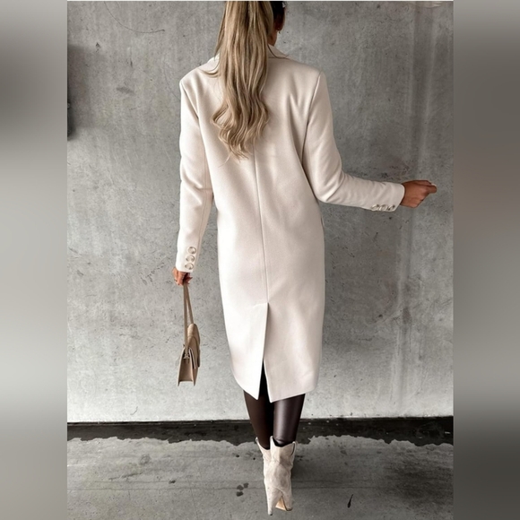 Elegant White Double-Breasted Women's Coat - Picture 3 of 13